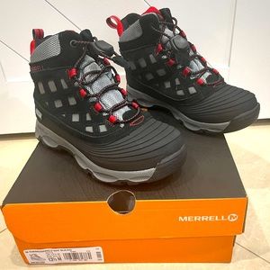 Brand NEW in box Children’s Boys’ MERREL Winter Boot in size 13.5 kids.